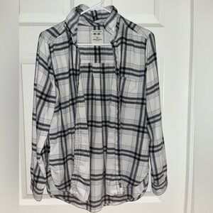American Eagle Black and White Plaid Shirt women’s sz S